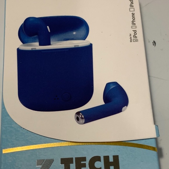 NWT Rubberized wireless headphones w charging case - Picture 10 of 10